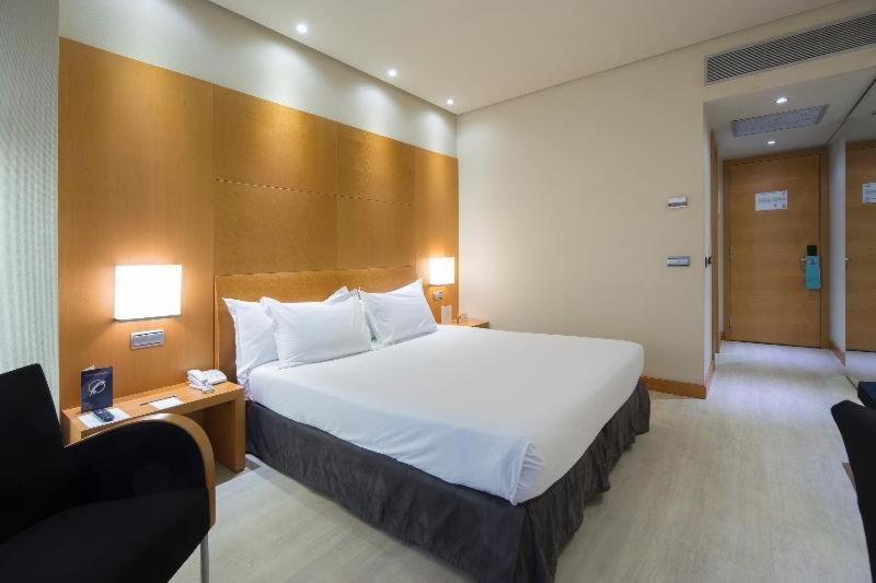 Silken Puerta Madrid Hotel Phòng bức ảnh